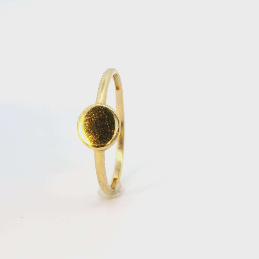 Elegáns arany gyűrű minimalista dizájnnal
